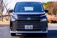 新型のボディーサイズは全長×全幅×全高＝4695×1730×1895mm（全高はFF車の数値、4WD車は1925mm）と、全幅が35mm拡幅したのに加え、全高も70mm高くなっている。（写真：花村英典）