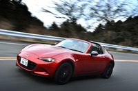 試乗した「RS」にはオプションのブレンボ製フロントブレーキが装着されていた。ブレーキのペダルタッチが絶妙で、ターンインの精度を格段に上げることができる。