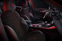 「トナーレ」のインテリア。アルカンターラやレザーなどのシート表皮も用意されている。