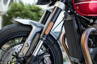 フロントにはマルゾッキ製のカートリッジダンピング付き倒立フォークがおごられる。