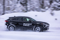 SUV用として2022年10月に追加設定された225/65R17サイズの「ブリザックVRX3」を履く「トヨタ・ハリアー」。「使用開始から4年たっても従来型の新品時以上」という効き持ち性能もセリングポイントとしてアナウンスされている。