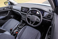 「TクロスTSIスタイル」のインテリア。ダッシュボードには「コスミックブルー」のシート色とコーディネートされたソフトなフィニッシャーが採用され、質感を向上している。