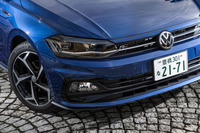 外観では専用の空力パーツやダークティンテッドガラス、「R-Line」のバッジ、2本出しのマフラー、専用アルミホイールなどが特徴となっている。