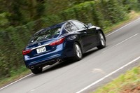 VR30DDTTユニットは低回転域から豊かなトルクを発生しながら、7000rpm強のリミットまでスパッと回りきる気持ちのいいエンジンだった。