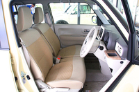 「わたしの部屋」というコンセプトで設計されたインテリア。上級グレードには、3種類のデザインのシートが用意される。
    