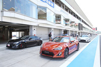 TRDチューンの「トヨタ86」が2台、ファクトリーチューンの「86」が2台用意された。