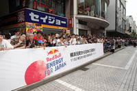 レッドブルF1、横浜・元町SSをデモ走行の画像