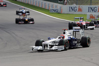 F1撤退発表後に調子を上げてきているBMW。予選ではニック・ハイドフェルド3位、ロバート・クビサ5位と上位をキープしたが、決勝では、ハイドフェルドのハードタイヤがあたたまり難く順位を落とし、結果5位でゴール。クビサは3位を好走したが、ベッテルのレッドブルを抑えきれず4位でチェッカードフラッグを受けた。チーム売却先は未定だが、コースでの活躍はその価値を高めることに役立つだろう。（写真＝BMW）