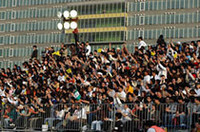 お台場の特設コースには、たくさんの観客がつめかけた。