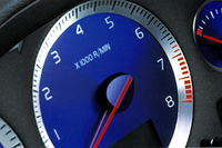 S60R（6MT）の「0-100km/h加速」は5.7秒、V70R（5AT）のそれは5.9秒である。