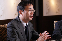 ＜プロフィール＞
    1986年入社。四輪ボディー設計部に配属され、3代目「アルト」のボディー設計に携わる。以来、一貫して“ボディー畑”を歩み、「セルボ モード」や初代「ワゴンR」などを担当した。2年前に始まった企画の立ち上げから「ハスラー」に関わる。「家族にはピンクの人気が高いけれど、個人的にはブルーが好み」だとか。
    