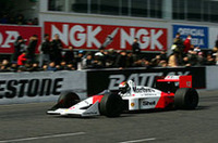 1988年に16戦15勝した“怪物”「マクラーレンMP4/4」のデモラン。