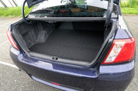 ハッチバックより格段に広くなった荷室は、セダンモデルの強みだ。「空力的にもハッチバックより優れる」とは、スバル開発陣の弁。