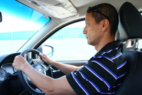 ルノー・日産とダイムラーは、「NP300ナバラ」のアーキテクチャーの一部を利用したピックアップトラックを共同開発し、メルセデス・ベンツブランドから発売すると発表している。「設計とデザインはダイムラーが行う」とのことだが、生産は世界各国の日産やルノーの工場が担うようだ。
    