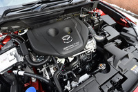 「CX-3」の1.5リッター直4直噴ディーゼルターボエンジン。1600rpmの低回転域から27.5kgmの最大トルクを発生する。なお、CX-3はディーゼル専用車である。