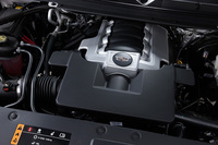 426psを発生する6.2リッターV8エンジン。バルブ駆動はシンプルなOHVだが、筒内直接燃料噴射システムや可変バルブタイミング機構、気筒休止システムなどが採用された最新エンジンである。