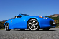 試乗車には、1インチ大きな「19インチレイズ製アルミ鋳造ホイール」（オプション）が備わる。