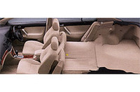 
	リアシートバック可倒＋クッション引き起こし状態。1700mmの荷室ができあがる。
	 