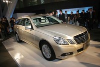 セダンとステーションワゴンの価格差は35万円ほど。