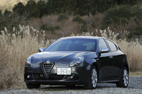 「コンペティツィオーネ」グレードは、スポーツサスペンションなどを装着してスポーツ性を高めた仕様だ。