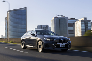 BMW 5シリーズ」にブラックとホワイトの「40thアニバーサリー