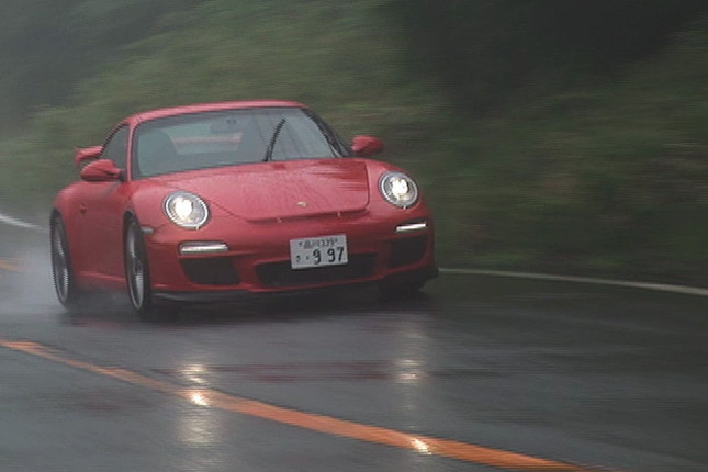 【スペック】全長×全幅×全高＝4465×1810×1280mm／ホイールベース＝2355mm／車重＝1440kg／駆動方式＝RR／3.8リッター水平対向6DOHC24バルブ（435ps/7600rpm、43.8kgm/6250rpm）／価格＝1766万円（テスト車＝2061万7000円）