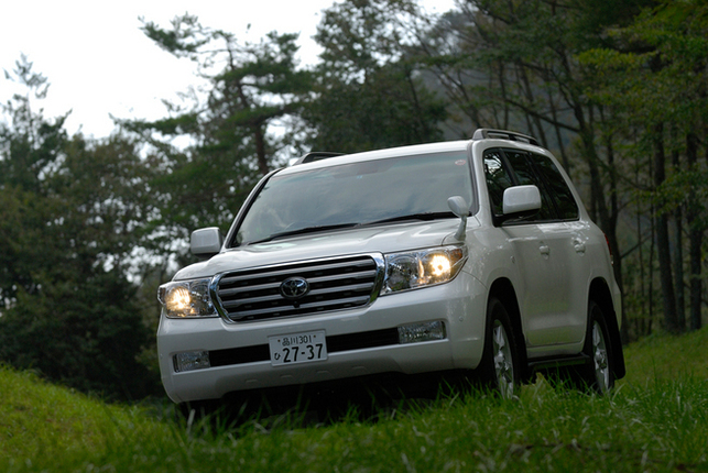 【スペック】全長×全幅×全高＝4950×1970×1925mm／ホイールベース＝2850mm／車重＝2500kg／駆動方式＝4WD／4.7リッターV8DOHC32バルブ（288ps/5400rpm、45.7kgm/3400rpm）／価格＝540万円（テスト車＝632万5050円）（M）