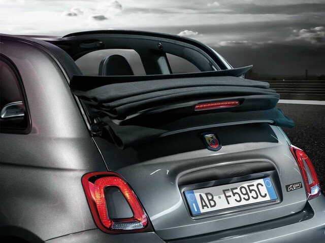 160台限定！ 「アバルトF595」のオープントップ＋MTバージョン発売 