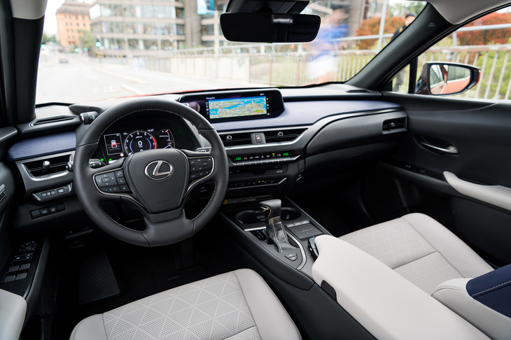 室内からもセキュア感を表現しながら、同時に抜けの良さと視覚的な開放感を両立させることを目指した。