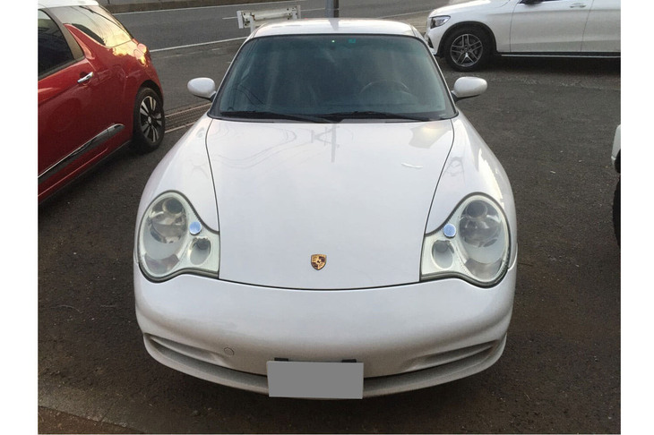 996型の「911」は“涙目”と呼ばれるヘッドランプが外観上の特徴となる。