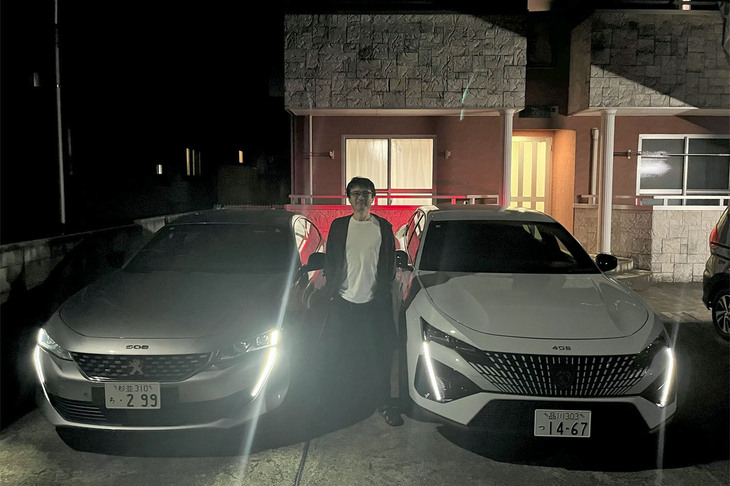 駐車場で愛車のちょいワル特急こと「プジョー508 GT BlueHDi」（写真左）と、「408 GTハイブリッド」（同右）とを並べてみた。どちらもデザインには個性を感じるが、どれに乗っても同じ……にはなってほしくない。パワートレインの多様性維持を祈る。