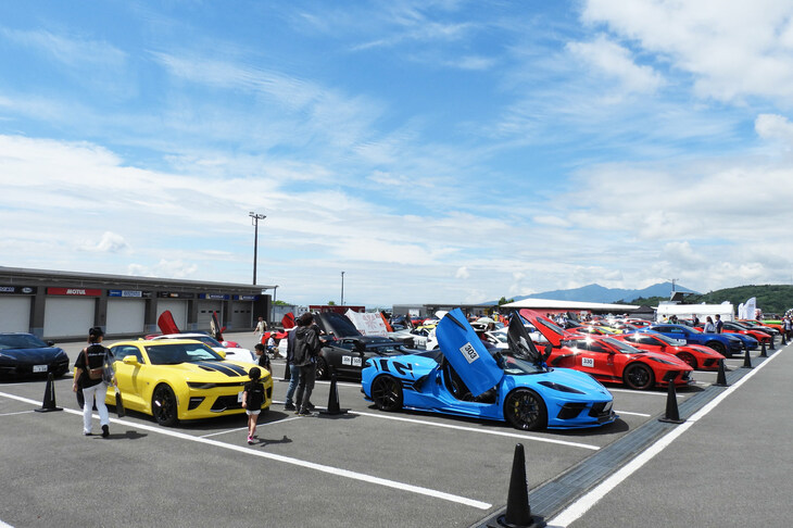 こちらはカーコンテスト「コンクールデレガンス」参加車の駐車スペース。