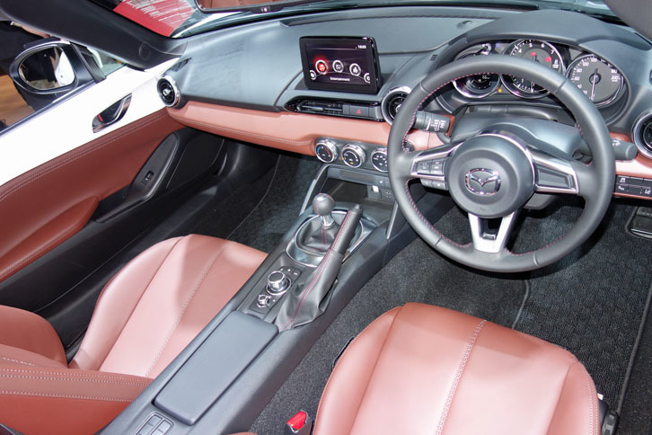 マツダ・ロードスター カスタムスタイル2018（特別仕様車RED TOP）