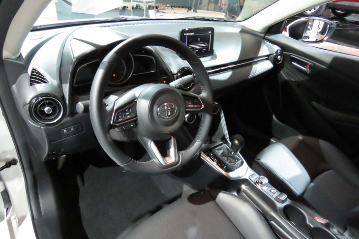 トヨタ・ヤリスセダン（インテリア）