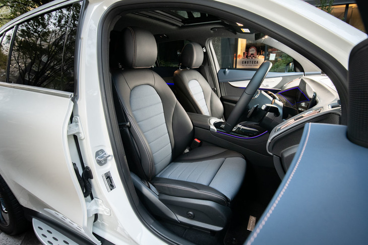 シートの種類はオプションを含め全6種類。試乗車には、標準の仕様となる合皮とファブリックのコンビシートが装備されていた。