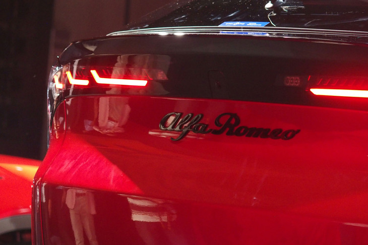 アルファ・ロメオ・ジュニア（リアのエンブレム）