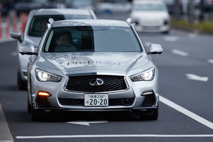 自動運転中に起きた事故の責任は、一体誰が取るのか。技術の進歩に合わせて、法整備も進めなければならない。