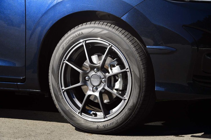 タイヤ自体はベースモデルと同じで、あえて変更していない。「なのにタイヤを変えたと思うくらい接地性が良くなっているのが、『フィットe:HEV Modulo X』のすごいところ」と土屋氏も自信をみせる。