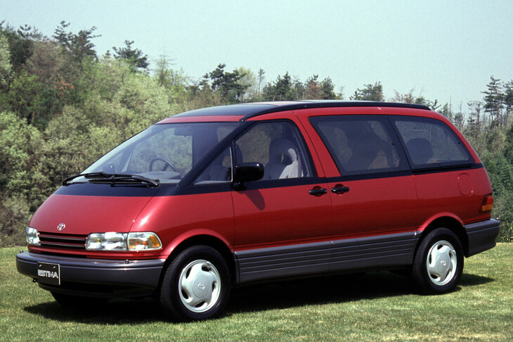 初代「エスティマ」は、トヨタが北米をはじめグローバルに通用するミニバンを求めて開発したモデルだ。海外では「プレビア」と呼ばれた。