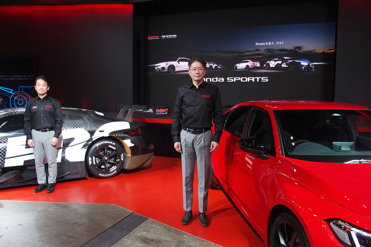 ホンダ・レーシングの代表取締役社長 渡辺康治氏（写真左）と本田技研工業の統合地域本部 日本統括部 統括部長 高倉記行氏（同右）。