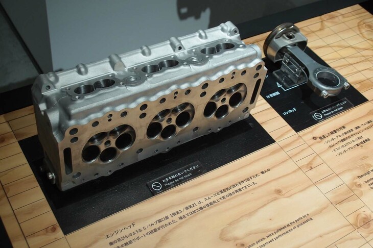 ヤマハが1987年に開発したレーシングエンジン「OX66」。軽量・コンパクトな設計で、1気筒あたり5つのバルブが備わっている。