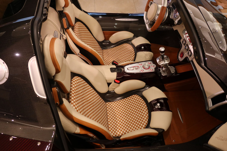 パガーニ・ウトピア ロードスター（シート）