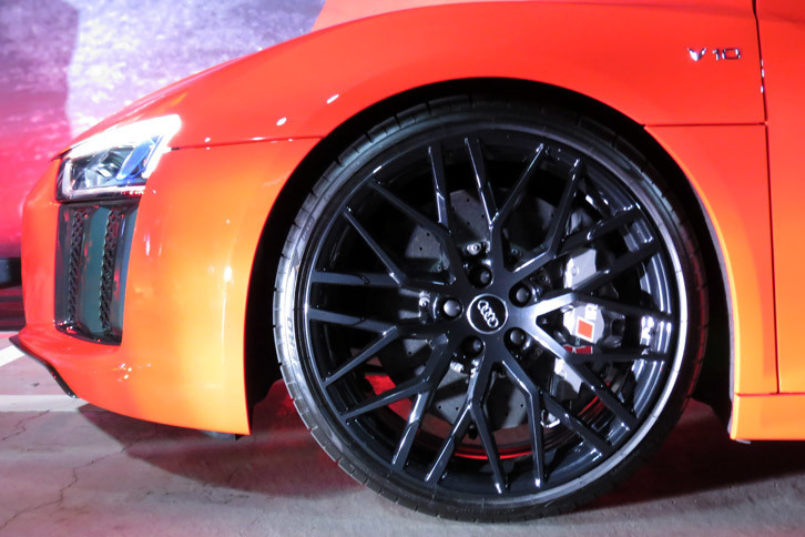 アウディR8スパイダー（ホイールとタイヤ）