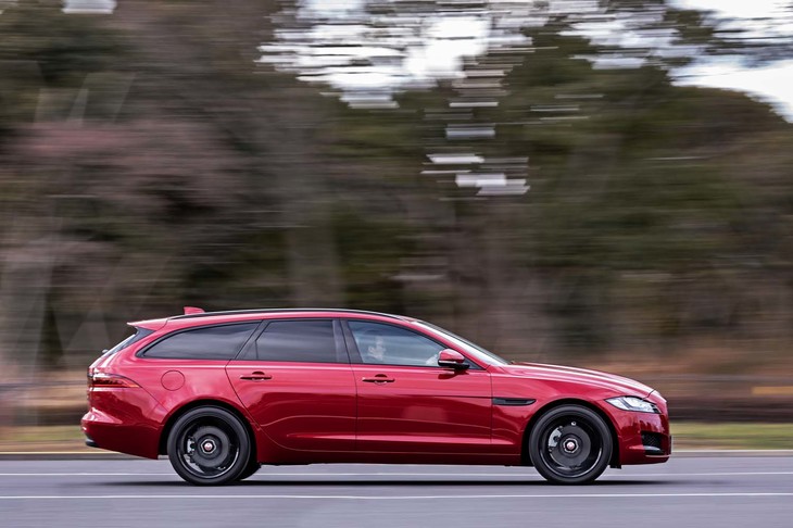 JC08モード燃費は16.9km/リッター。力強い加速感と、ディーゼルに期待される良好な燃費を両立させている。