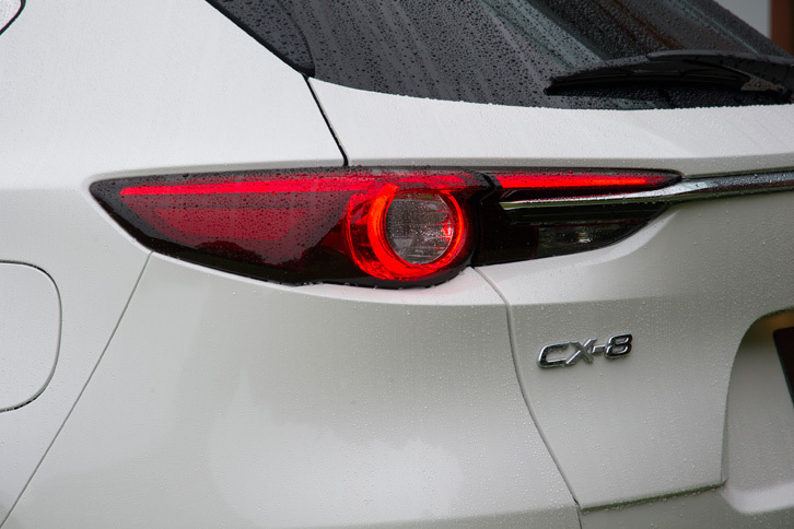 マツダCX-8 XDプロアクティブ（リアコンビランプ）