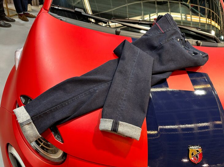 トラマロッサ×アバルトのコレクションから。