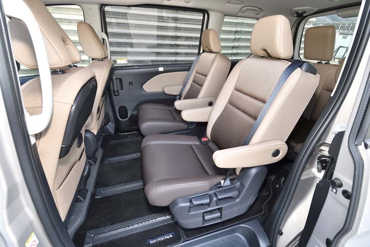 「セレナe-POWER」の2列目シートは、左右独立型のキャプテンシートのみが設定される。乗車定員は7人。