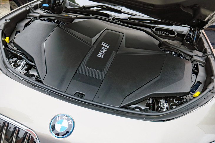 BMW i7 xDrive60eエクセレンス（パワーユニット）