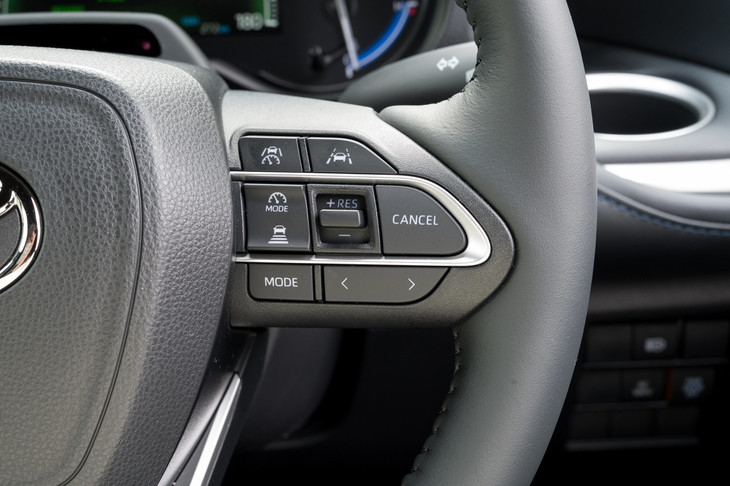 大幅な進化を遂げたADASも新型「ノア／ヴォクシー」のトピック。ついに全車速追従機能付きレーダークルーズコントロールが採用されたほか、歩行者の飛び出しなどのリスクを先読みし、操舵や制動の操作をサポートする「プロアクティブドライビングアシスト」などの新機能も導入された。