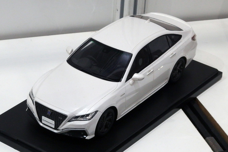 ハイ・ストーリーでも、これは1/24スケールのレジン製「トヨタ・クラウン ハイブリッド2.5アドバンス」。2019年10月発売予定で価格は1万4800円。